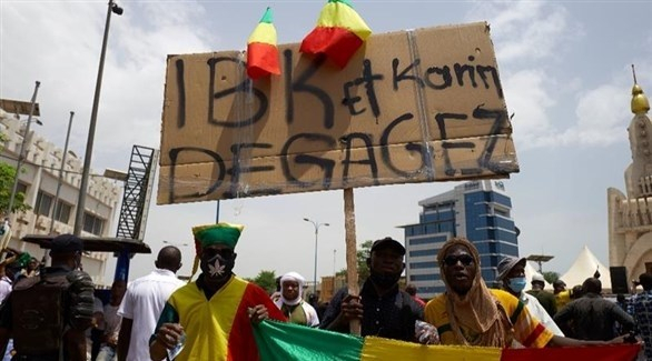 قادة غرب أفريقيا يخففون موقفهم