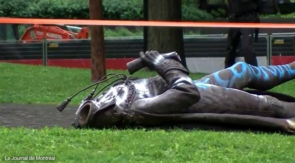 كندا:تمثال مكدونالد وعنصرية