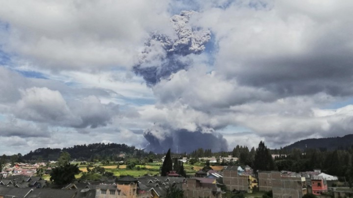  Vulkan Sinabung auf Sumatra ausgebrochen 