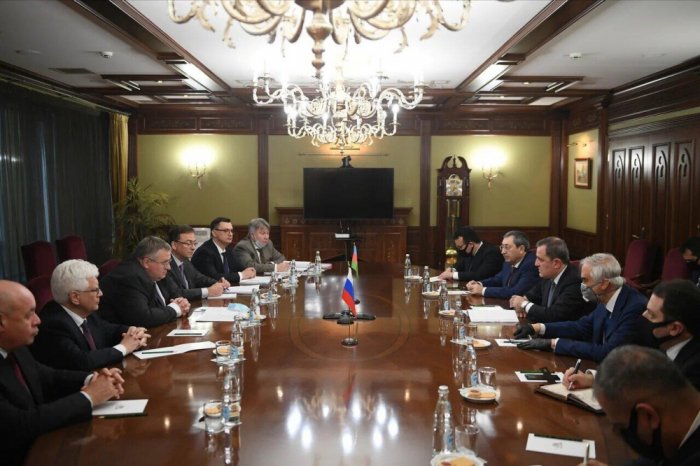  Canciller azerbaiyano se entrevista con el viceprimer ministro ruso 