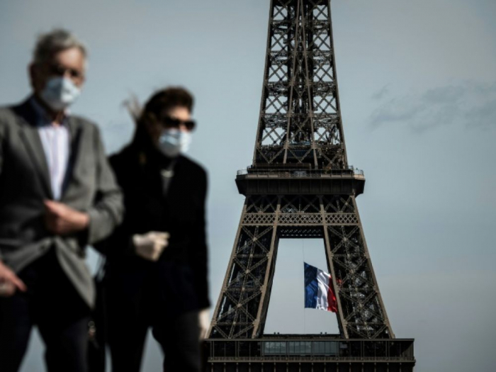Paris: le port du masque obligatoire en pleine vague de chaleur caniculaire