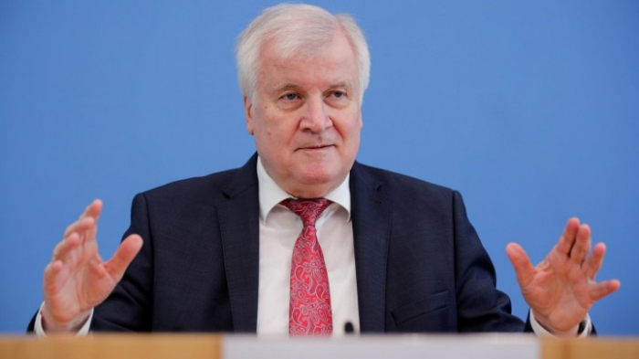Seehofer lobt deutsche Flüchtlingspolitik
