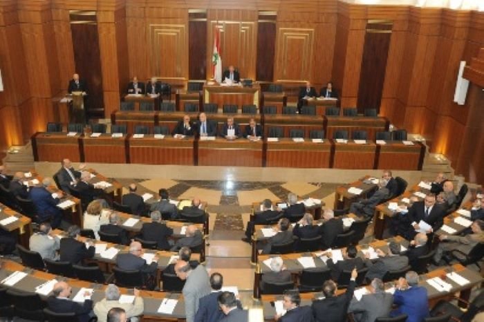 Livan parlamentinin 7 deputatı istefa verdi