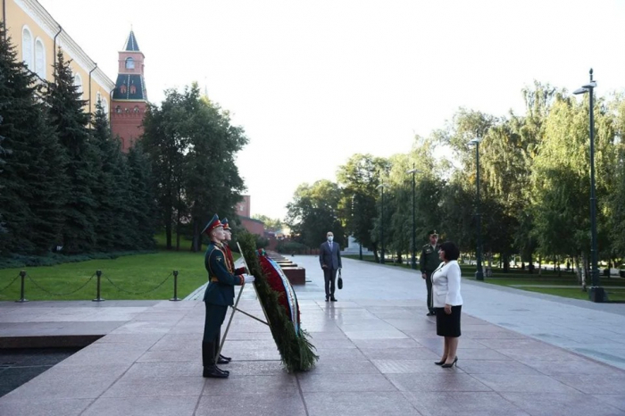   رئيسة البرلمان تزور قبر "جندي المجهول" في موسكو  