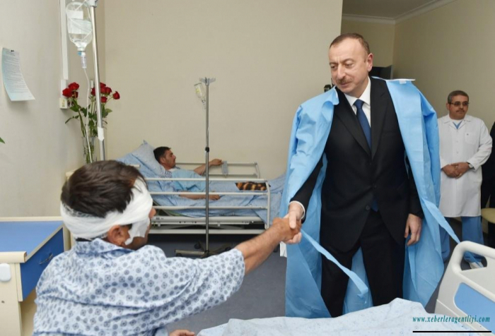 الرئيس الأذربيجاني والسيدة الأولى يزوران الجنود المصابين في المستشفى العسكري المركزي بوزارة الدفاع - فيديو