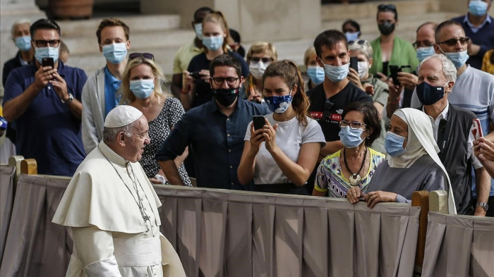 El Papa mantiene el contacto con los fieles tras seis meses encerrado