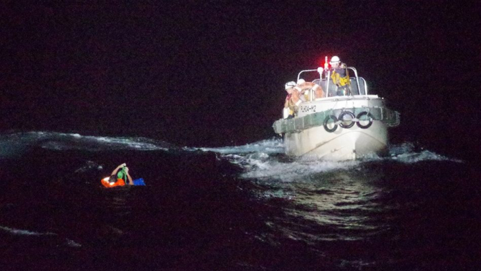 Frachter mit Crew und Tausenden Rindern an Bord verschollen