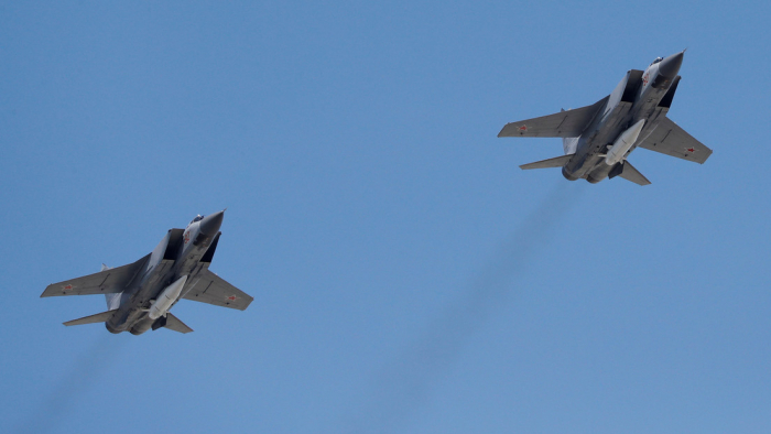 Un MiG-31 ruso intercepta un avión de patrulla noruego sobre el mar de Barents