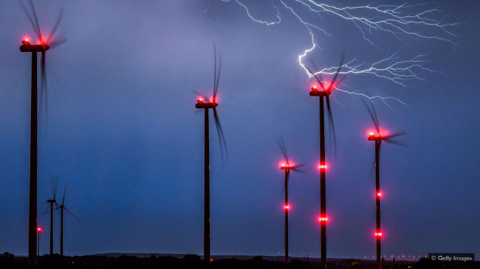   Can wind turbines withstand the world’s worst storms -   iWONDER    