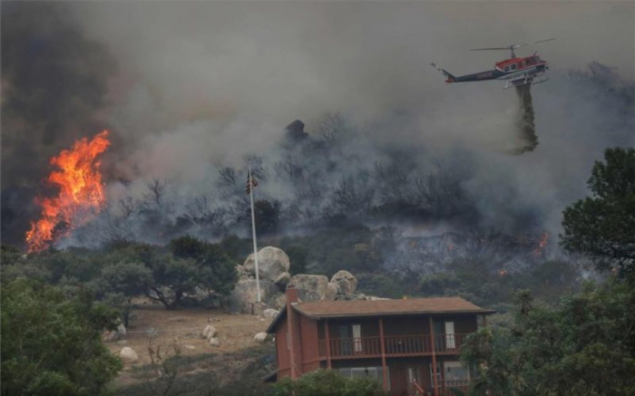 Evacúan a través de helicóptero a más de 200 personas por los incendios en California