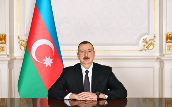  Le président Ilham Aliyev remet l’Ordre de la Gloire à Vaguif Akhoundov