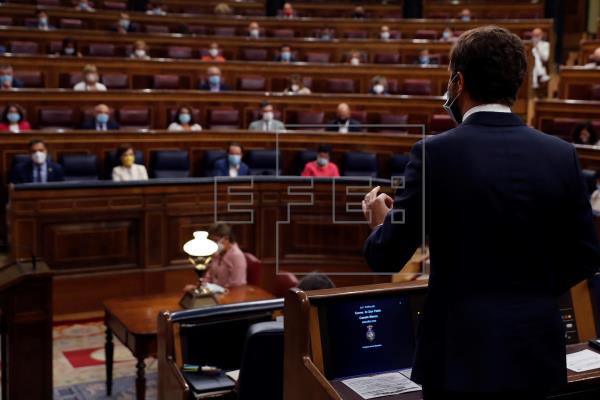 Todos los diputados con mascarilla en el primer control al Gobierno del curso