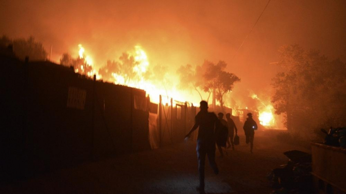   Thousands of migrants sleep on the streets in Lesbos after fire in camp -   NO COMMENT    