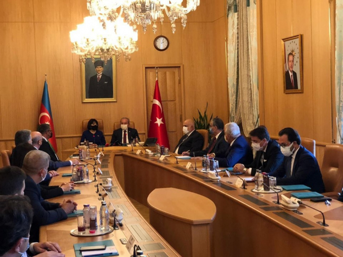   Les présidents des parlements azerbaïdjanais et turc tiennent une réunion  