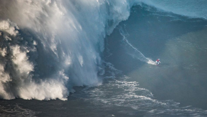   Maya Gabeira surft 22,40 Meter höchste Welle der Welt  