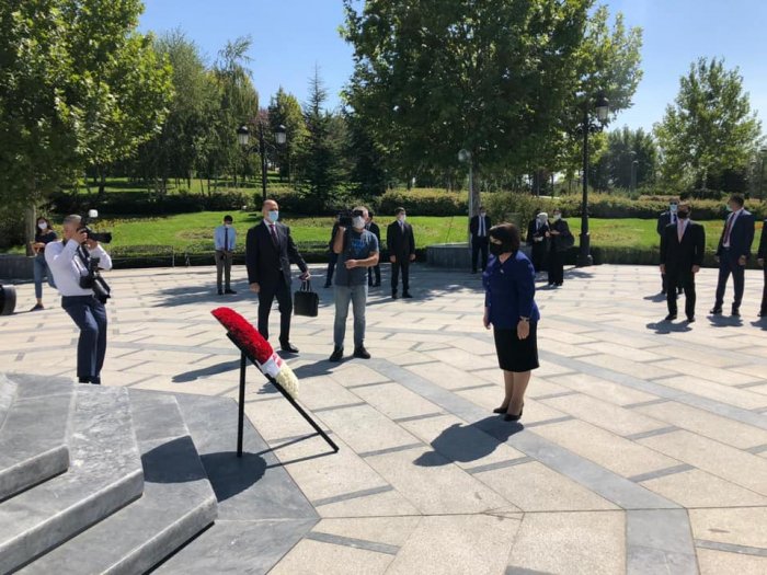   Sahiba Gafarova viaja al parque Heydar Aliyev en Ankara  