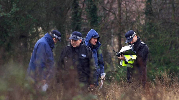 Obreros desentierran un cuerpo decapitado y hallan una cabeza en Reino Unido