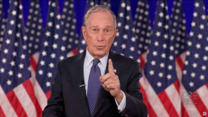 Michael Bloomberg dona al menos 100 millones de dólares 