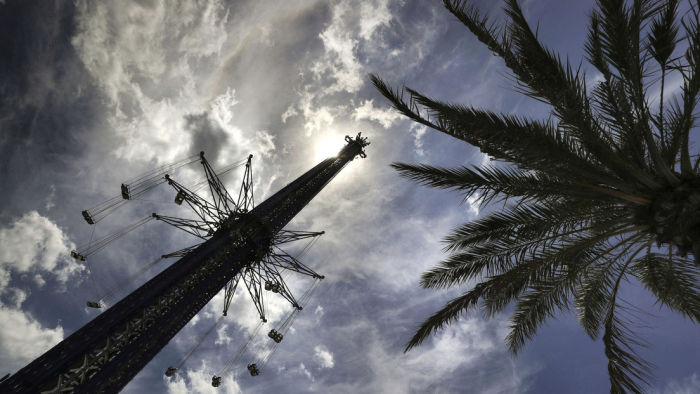 Empleado de un parque temático de Florida fallece tras caer del columpio más alto del mundo