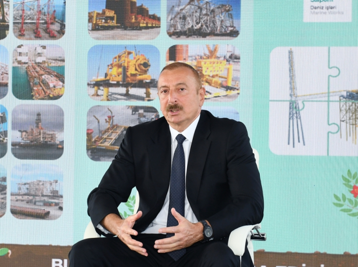   "In den letzten Jahren der Sowjetunion wurden große Ungerechtigkeiten gegen Aserbaidschan begangen."   - Ilham Aliyev    