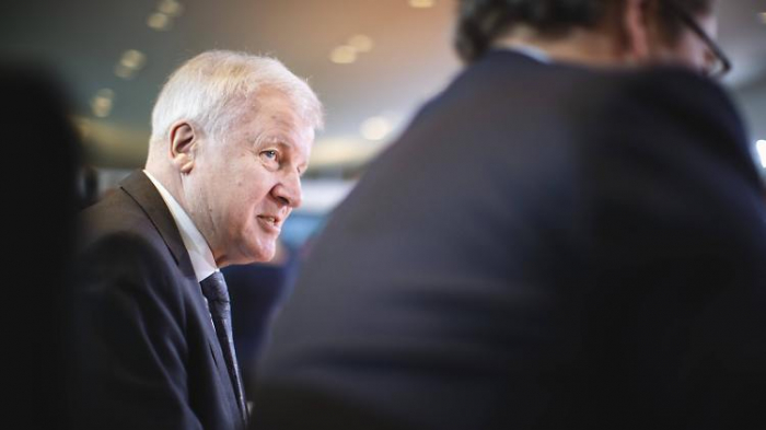 Seehofer plant breite Rassismus-Studie