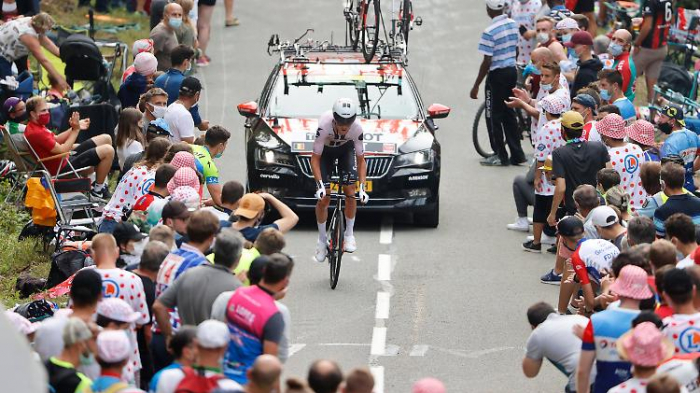   Wie die Tour dem Debakel davonfährt  