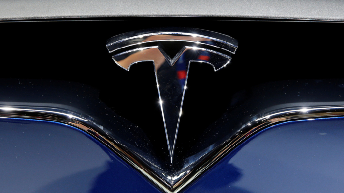 Tesla se propone fabricar un vehículo "un Tesla completamente autónomo" 