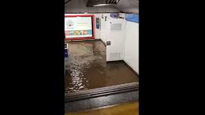   Las primeras lluvias de otoño inundan el metro de Madrid  