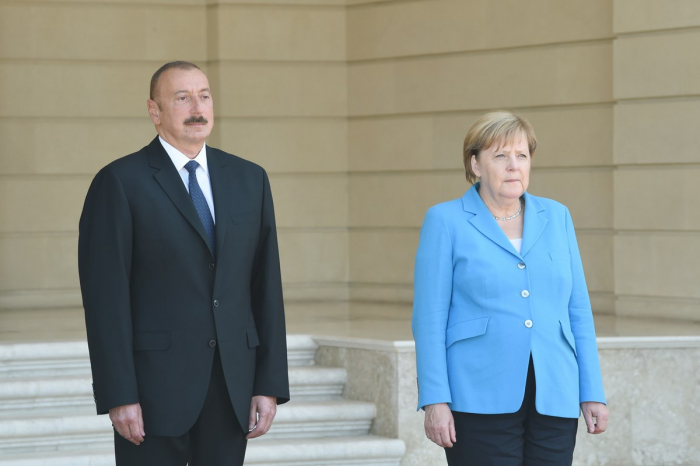   Merkel telefonea al presidente Ilham Aliyev  