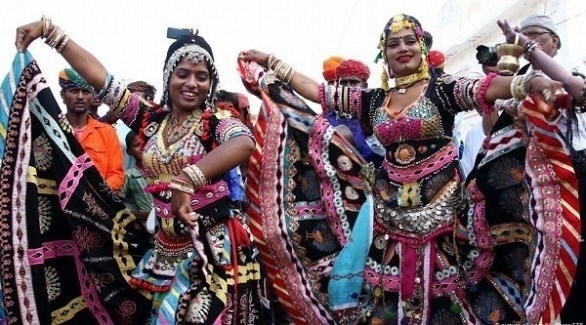 راقصات راجستان الهندية ينقلن فنهن إلى شبكة الإنترنت