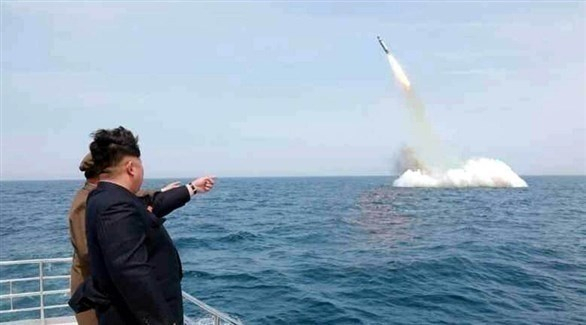 كوريا الشمالية تحضر لإطلاق صاروخ من غواصة