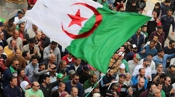    "الحراك" انتفاضة شعبية سلمية غير مسبوقة في الجزائر ضد النظام  