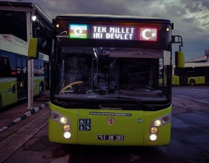 Kocaelidə avtobuslar Azərbaycan bayrağı ilə işıqlandırıldı