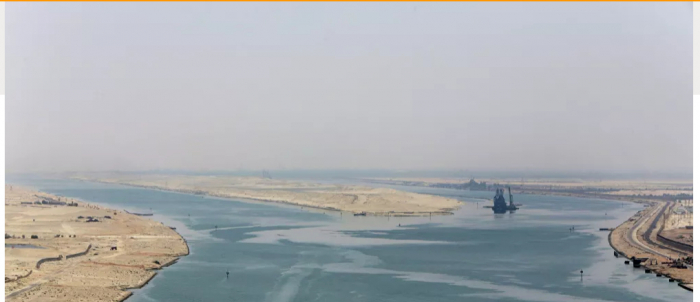 تعلن مصرنجاح أول عملية عبور من نوعها في تاريخ قناة السويس
