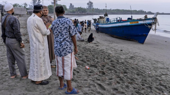 Fast 300 Rohingya nach Meeres-Überfahrt in Sumatra angekommen