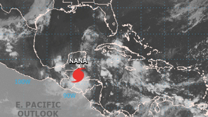 El huracán Nana impacta la costa de Belice