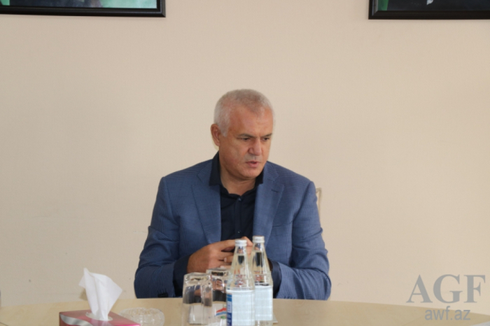   Namig Abdullayev es el entrenador principal de la selección nacional de Azerbaiyán  