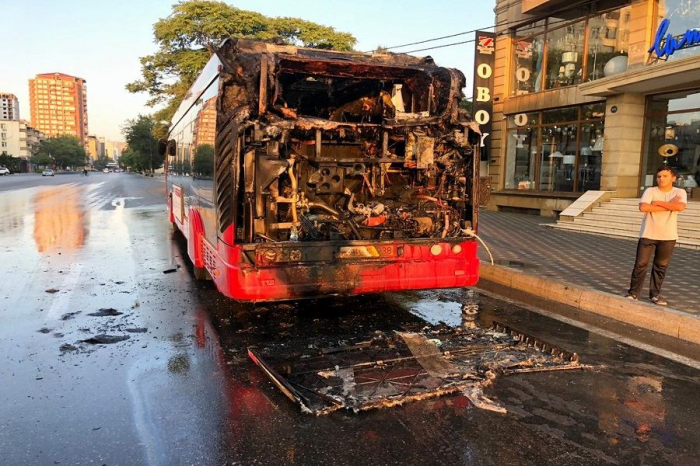    Bakıda daha bir sərnişin avtobusu yandı   