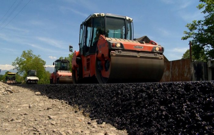   Ilham Aliyev asigna recursos para construir una carretera en Aghdash  