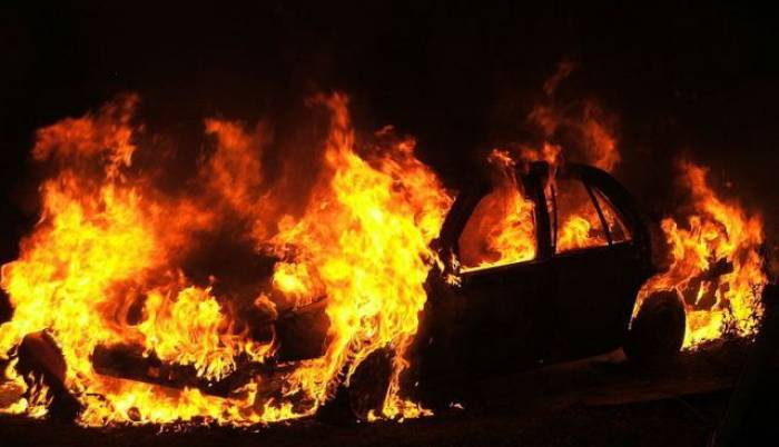 Xətai rayonunda "Opel" yanıb