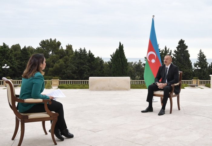   "Entonces debe dejar la copresidencia del Grupo de Minsk"-  Presidente    