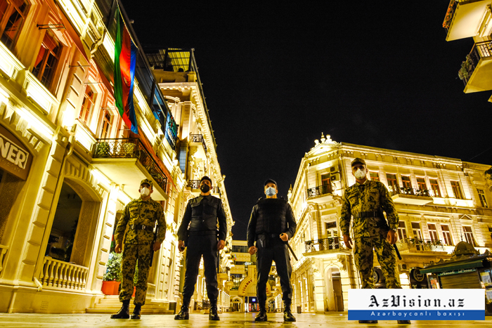  Polizei von Baku appelliert an Menschen wegen Ausgangssperre 