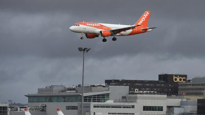 Corona drückt Easyjet tief in die roten Zahlen