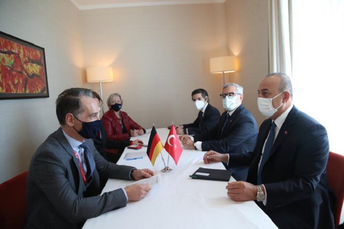   Cavusoglu besprach Karabach mit dem deutschen Minister  