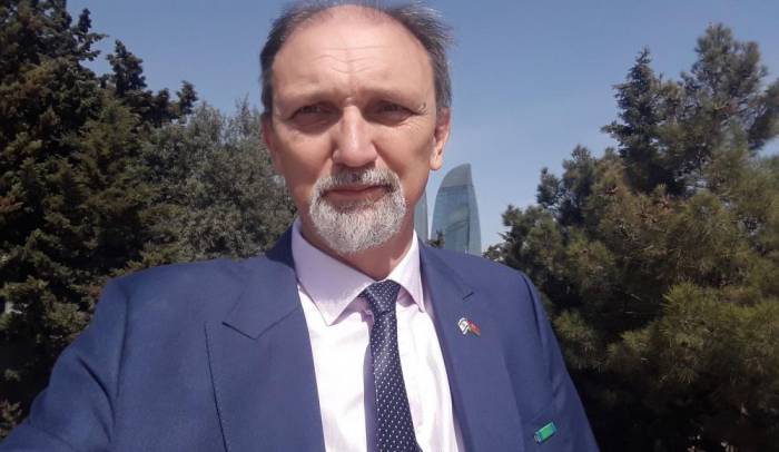     Yuri Bocharov:   "Der nächtliche Beschuss von Gandscha ist ein Völkermord an den Aserbaidschanern, den wir nach der Tragödie von Chodschali miterlebt haben"   - EXKLUSIV    