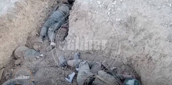  Demoralisierte armenische Soldaten an Positionen und Ausrüstung gekettet -  VIDEO  