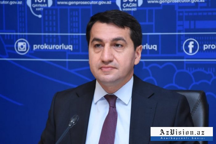     Hikmet Hajiyev  : "Lo evaluamos como vandalismo y barbarie"  
