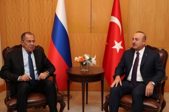   Cavusoglu y Lavrov hablaron del bombardeo en el cementerio  