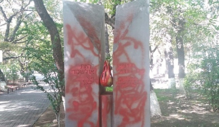  Armenians desecrate Holocaust Memorial in Yerevan –  PHOTO  