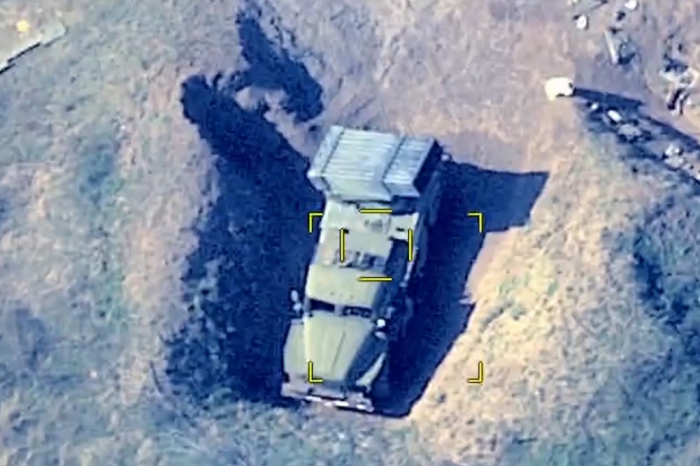  Ein weiteres gepanzertes Fahrzeug des Feindes wurde zerstört - VIDEO 